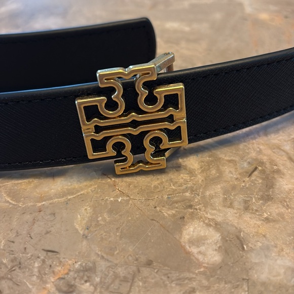 Tory Burch Britten Logo Black Tan with Gold Hardware Reversible Women's Belt - Picture 4 of 9